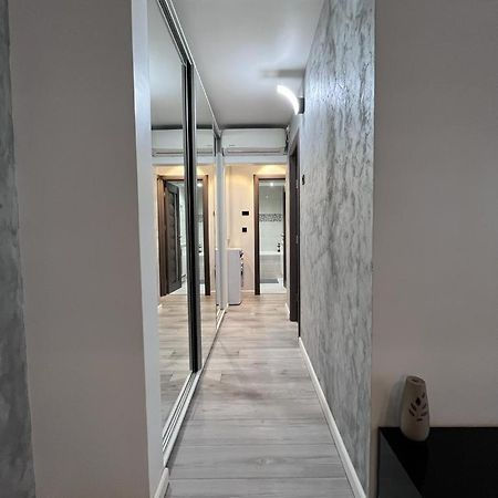 Elegant & Silver Luxury Apartament Craiova Exteriör bild
